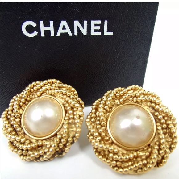 CHANEL Jewelry - Auth Chanel Imitation Pearl Earring Vintage